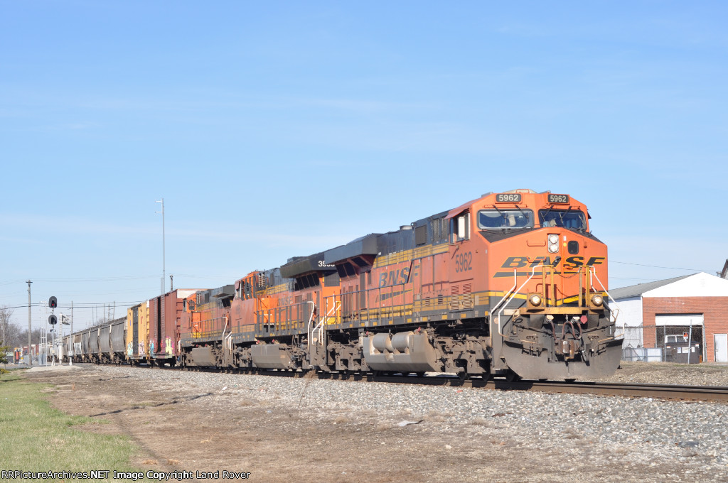 BNSF 5962 East